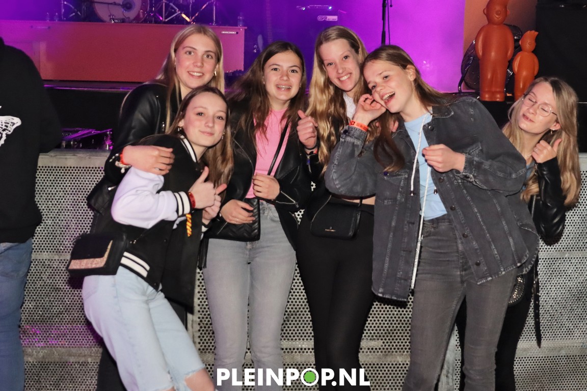 V R I J D A G     (32)